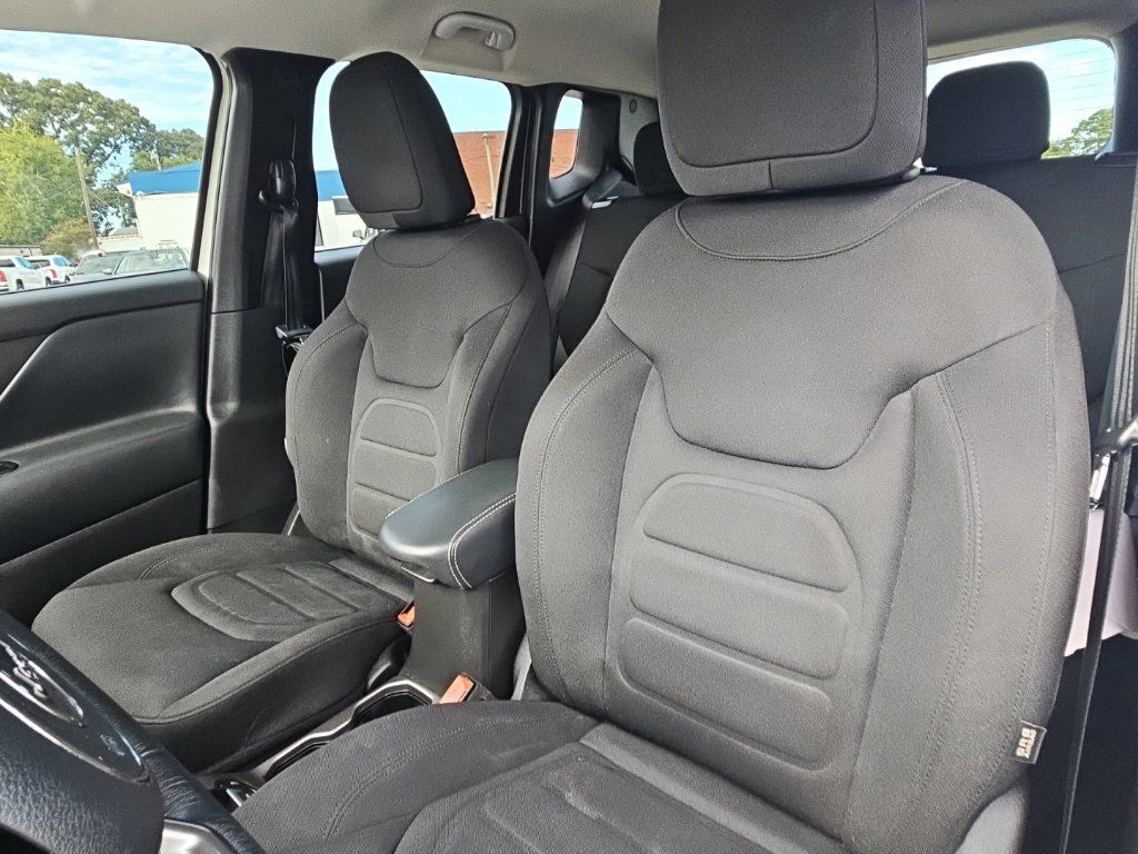 Used 2022 Jeep Renegade Latitude w/ Convenience Group AWD/4WD image 27