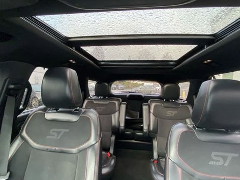 Certified 2025 Ford Explorer ST image 30