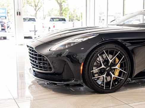Used 2025 Aston Martin DB12 Convertible RWD image 4