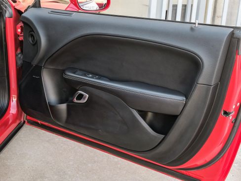 Used 2015 Dodge Challenger SRT w/ Technology Group image 40