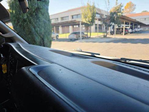 Used 2017 Chevrolet Express 2500 image 24