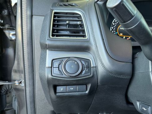 Used 2018 Ford Explorer Platinum AWD/4WD image 26
