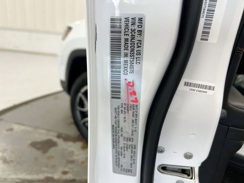 Used 2025 Jeep Compass Trailhawk AWD/4WD image 27