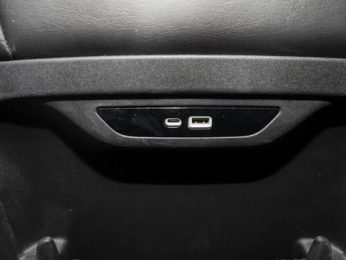 Used 2024 Chrysler Pacifica Touring-L image 8