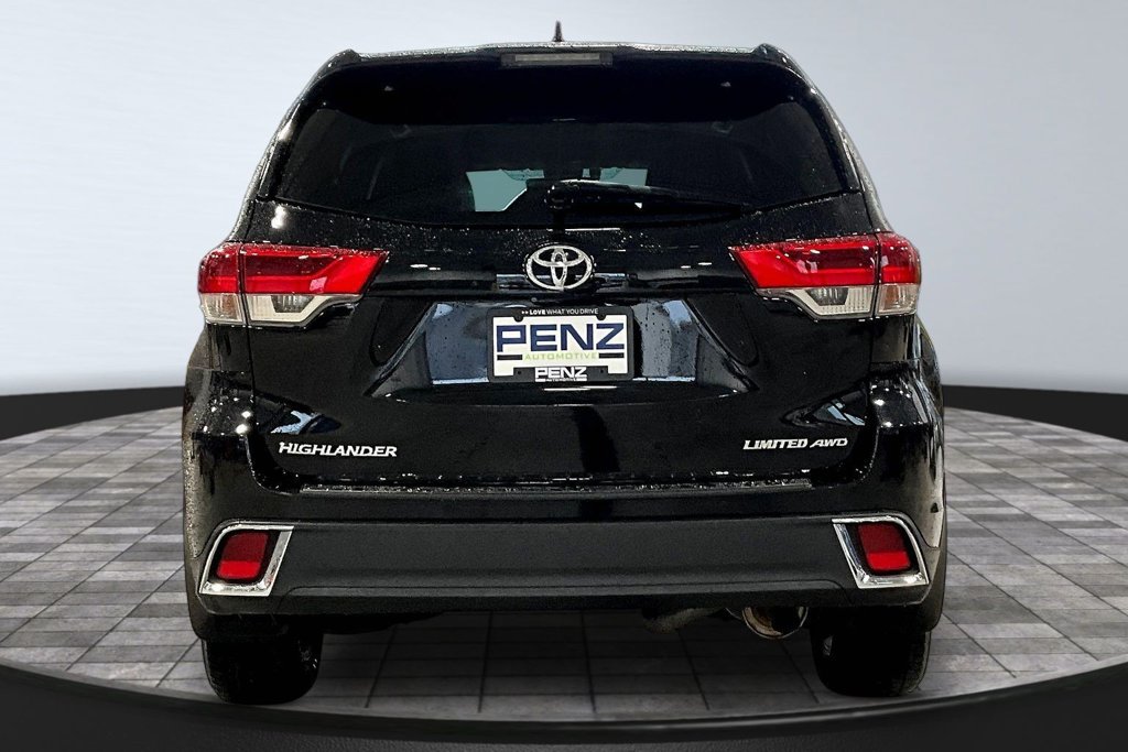 Used 2017 Toyota Highlander Limited Platinum AWD/4WD image 5