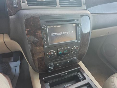 Used 2012 GMC Yukon XL Denali RWD image 19