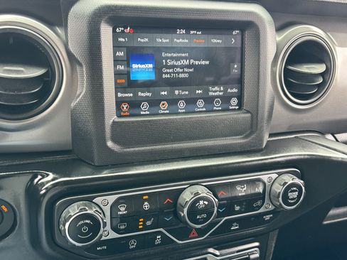 Used 2021 Jeep Gladiator Willys image 6