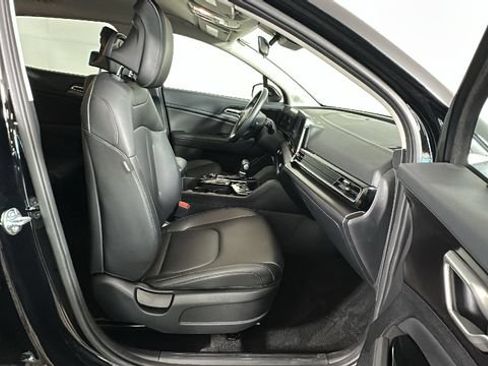 Used 2025 Kia Sportage EX FWD image 31