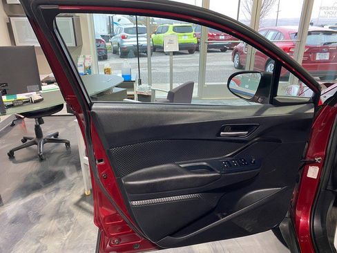 Used 2019 Toyota C-HR LE image 11