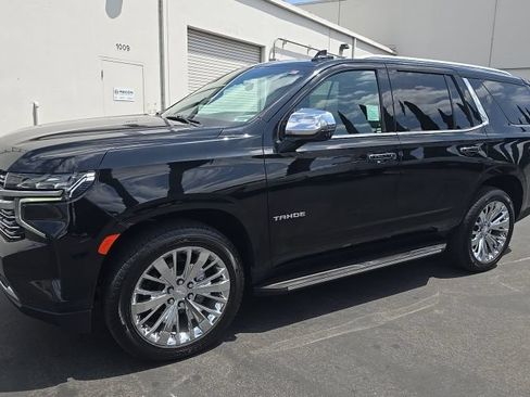 Used 2021 Chevrolet Tahoe Premier w/ Premium Package RWD image 1