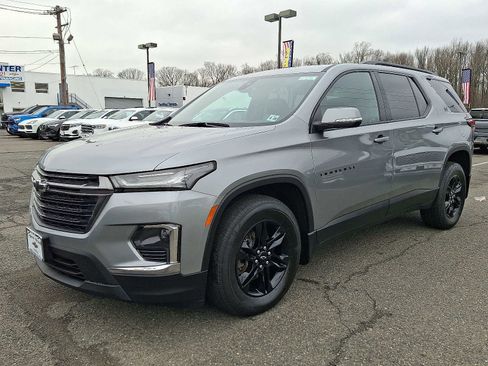 Used 2023 Chevrolet Traverse LT w/ Midnight/Sport Edition image 3