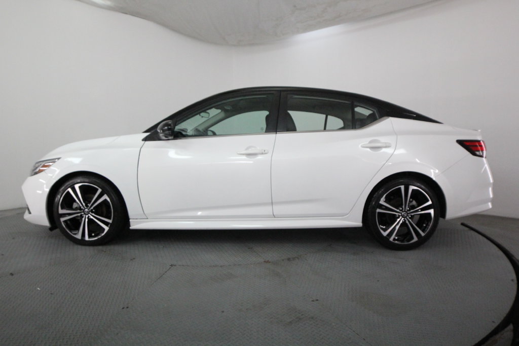 Used 2022 Nissan Sentra SR w/ SR Premium Package FWD image 4