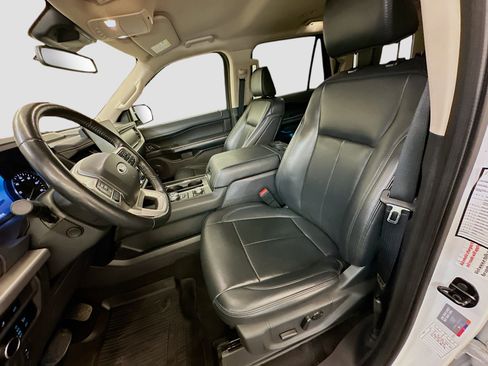 Used 2024 Ford Expedition XLT image 13
