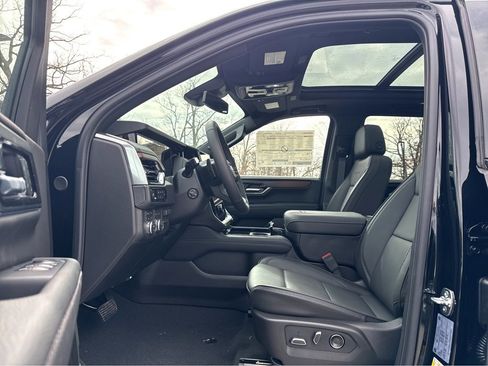 New 2026 GMC Yukon Denali w/ Sun & Power Step Package image 9