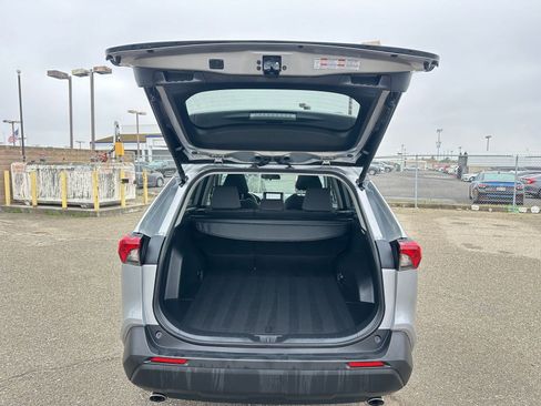 Used 2025 Toyota RAV4 XLE image 31