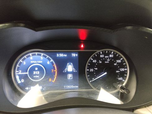 Used 2021 Nissan Versa SV FWD image 23