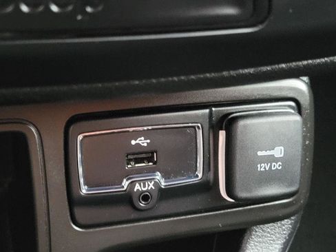 Used 2019 Jeep Renegade Sport image 20