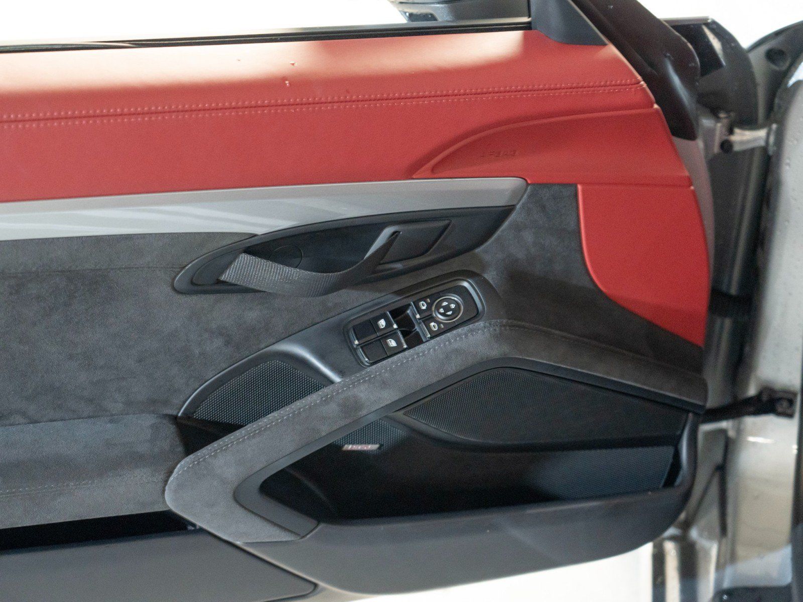Certified 2020 Porsche 718 Boxster Spyder RWD image 17