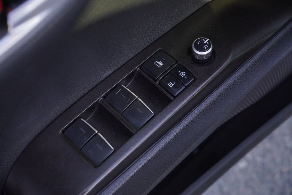 Used 2021 Toyota Camry XLE w/ Carpet Mat Package (TMS) FWD image 17