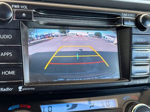 Used 2018 Toyota RAV4 XLE AWD/4WD image 19