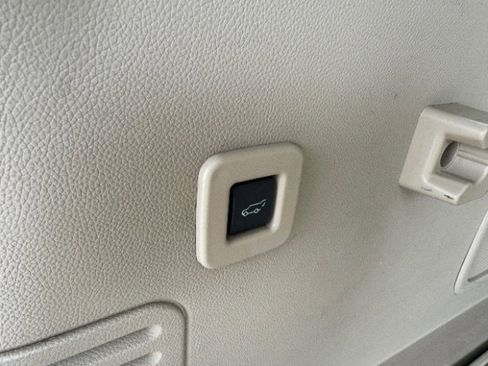 Used 2010 Ford Expedition EL Eddie Bauer image 28