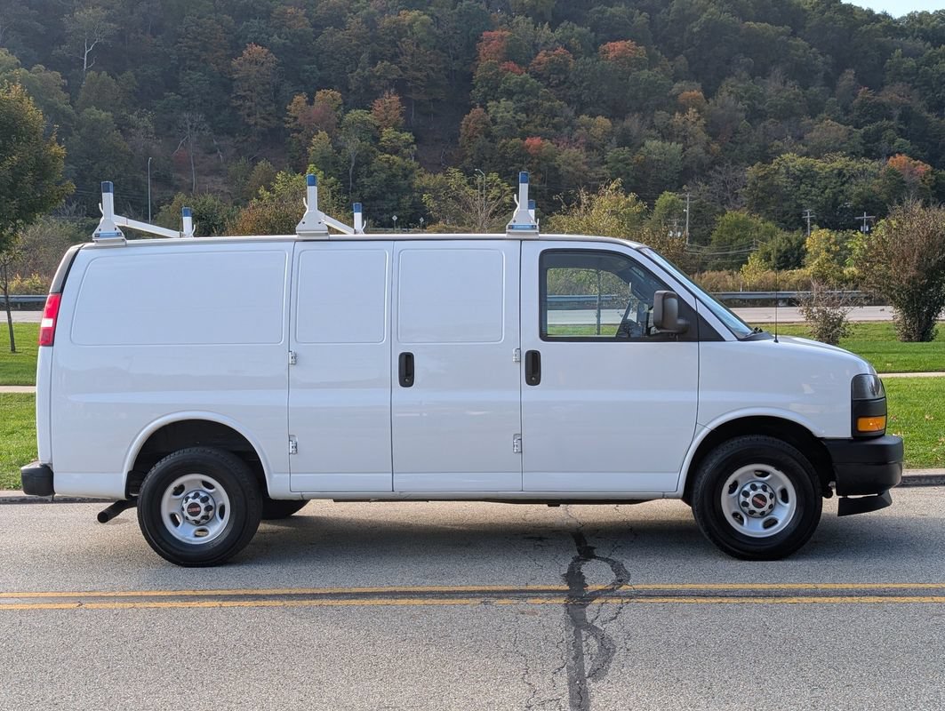 Used 2019 GMC Savana 2500 w/ Driver Convenience Package RWD image 3