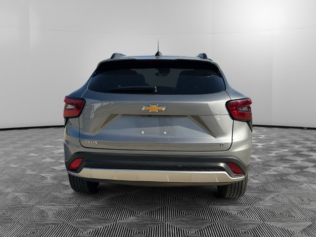 Used 2025 Chevrolet Trax LT FWD image 4