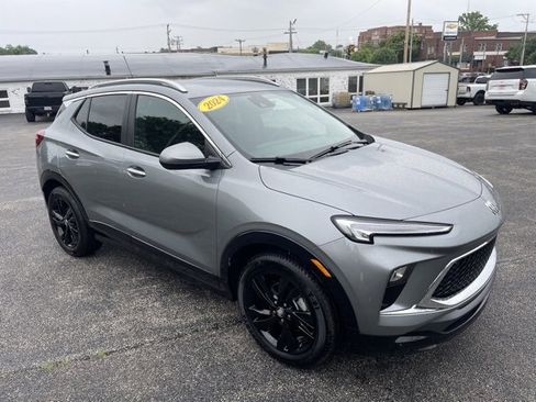 Used 2024 Buick Encore GX Sport Touring image 3