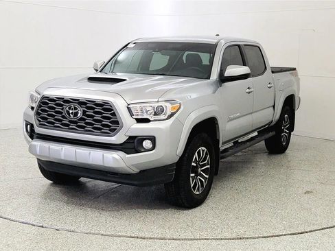 Used 2023 Toyota Tacoma TRD Sport image 3