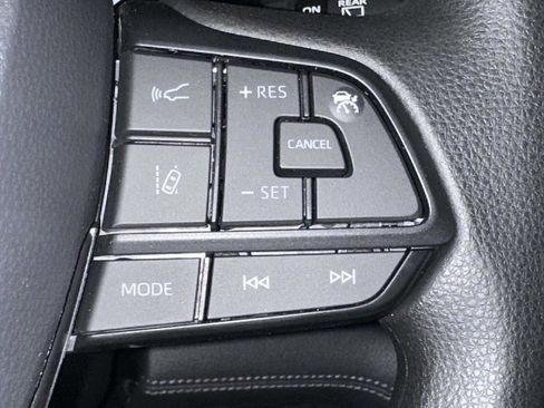 Used 2025 Toyota Sienna LE image 25