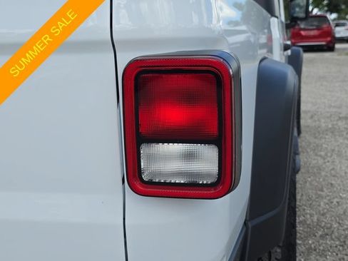Certified 2023 Jeep Gladiator Sport AWD/4WD image 8