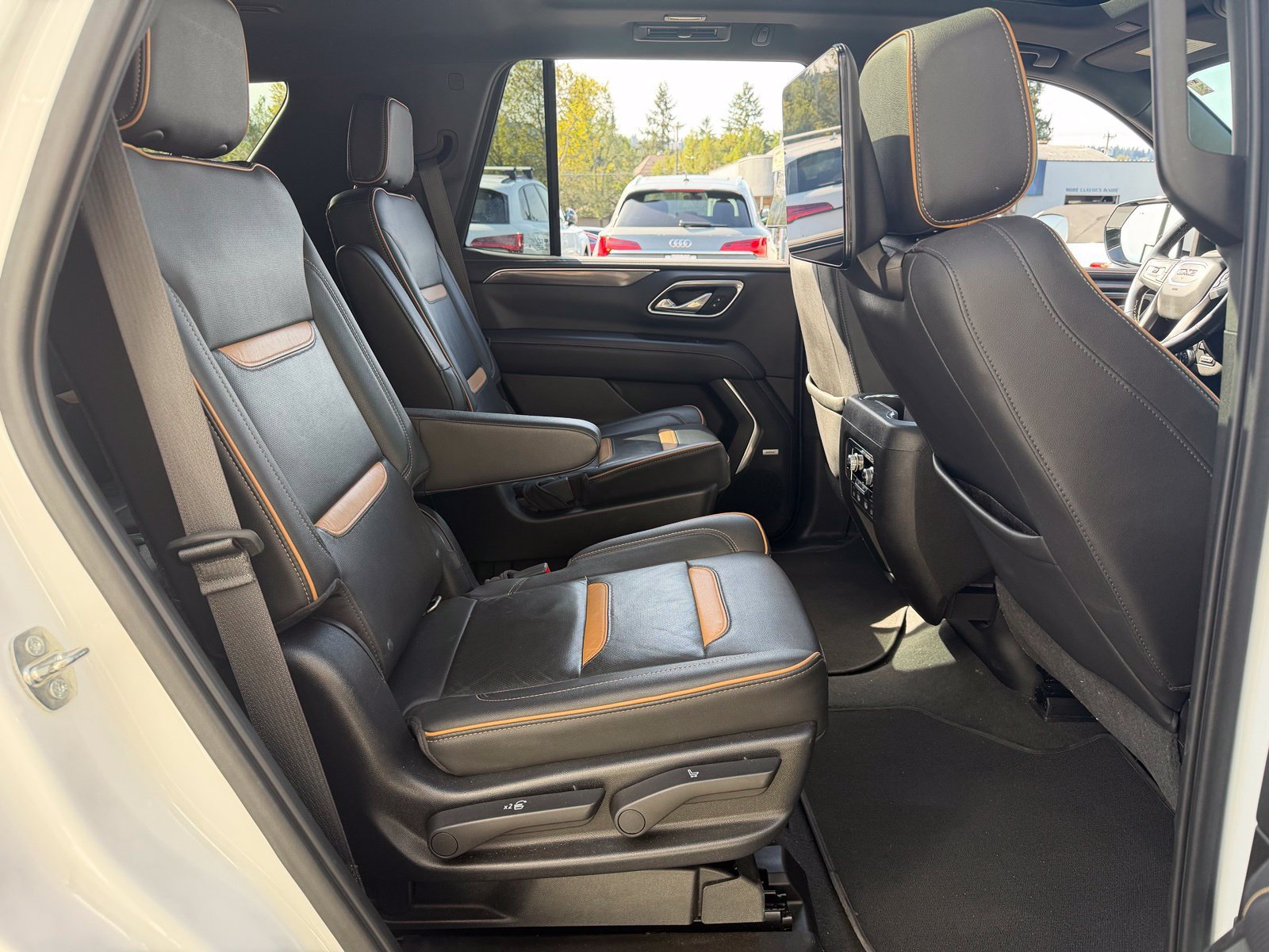 Used 2021 GMC Yukon AT4 w/ AT4 Premium Plus Package AWD/4WD image 22