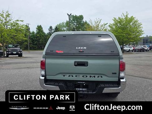 Used 2022 Toyota Tacoma TRD Off-Road AWD/4WD image 5