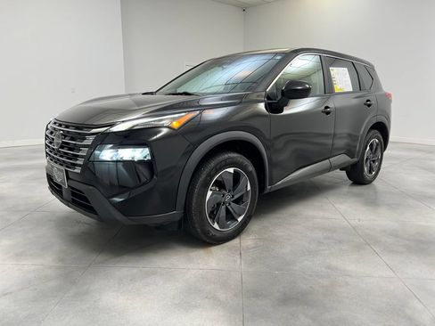 Used 2024 Nissan Rogue SV AWD/4WD image 4