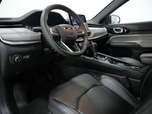 Used 2025 Jeep Compass Limited AWD/4WD image 11