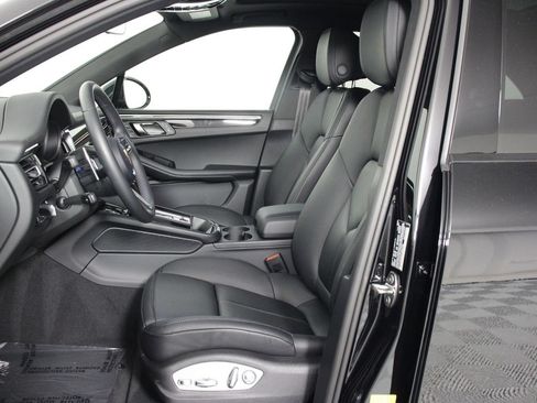 Certified 2026 Porsche Macan AWD/4WD image 5