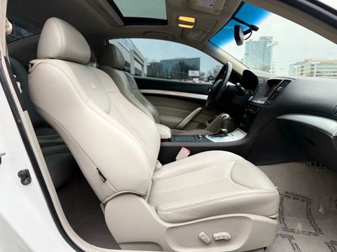 Used 2009 INFINITI G37 Journey w/ Premium Pkg image 30