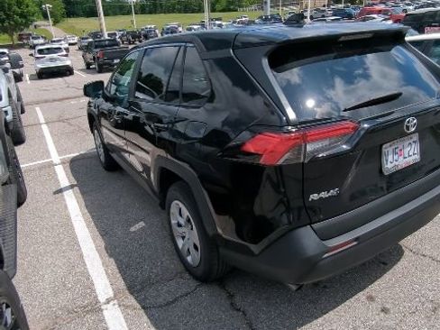 Used 2023 Toyota RAV4 LE AWD/4WD image 10