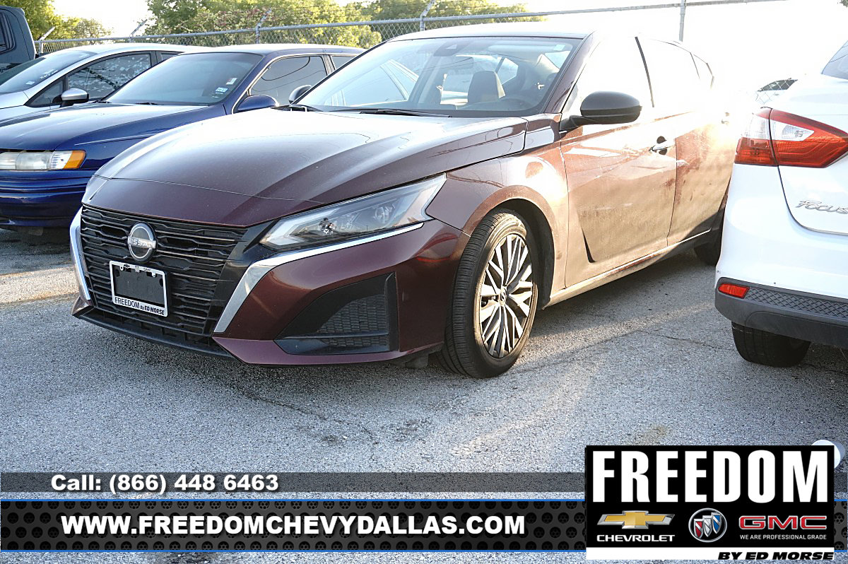 Used 2024 Nissan Altima 2.5 SV FWD image 4