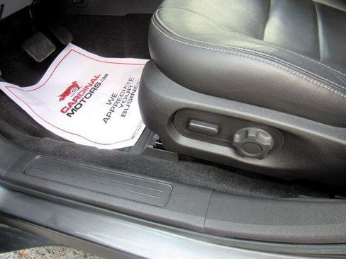 Used 2017 Ford Taurus SEL w/ Equipment Group 201A image 19