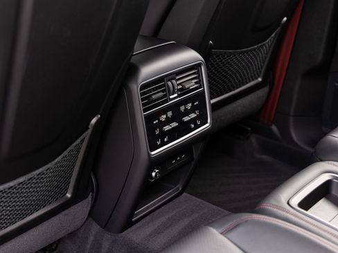 Certified 2024 Porsche Cayenne Turbo GT AWD/4WD image 28
