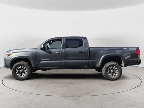 Used 2017 Toyota Tacoma TRD Off-Road AWD/4WD image 8