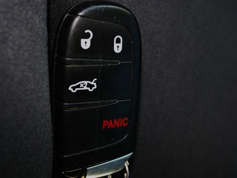 Used 2022 Chrysler 300 Touring w/ Sport Appearance Package image 31