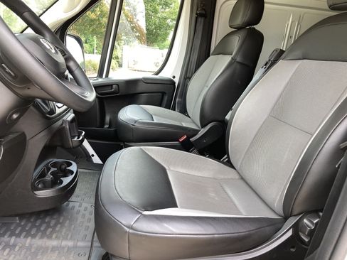 Used 2024 RAM ProMaster 2500 w/ Convenience Group FWD image 11