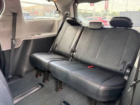 Used 2020 Toyota Sienna SE w/ Nightshade Edition AWD/4WD image 30