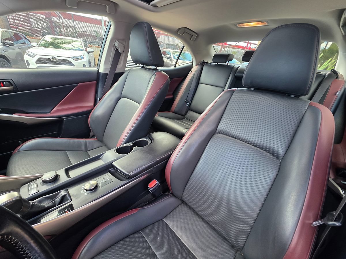 Used 2017 Lexus IS 200t RWD image 20