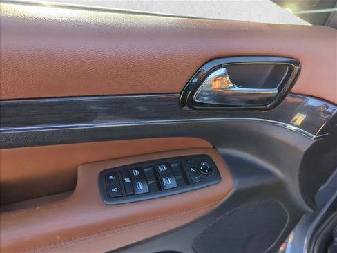 Used 2020 Jeep Grand Cherokee Overland AWD/4WD image 9
