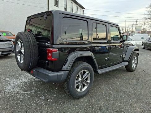 Used 2018 Jeep Wrangler Unlimited Sahara w/ Cold Weather Group AWD/4WD image 6