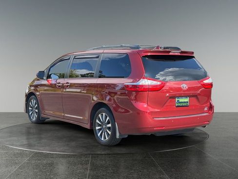 Used 2018 Toyota Sienna XLE Premium w/ Outdoor Package AWD/4WD image 7