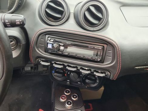 Used 2015 Alfa Romeo 4C Launch Edition w/ Convenience Group RWD image 27